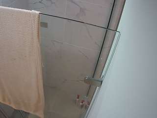 voyeurcam-casa-salsa-bathroom-7
