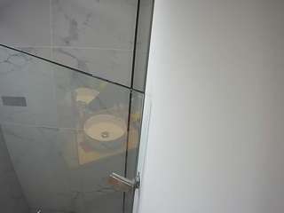 voyeurcam-casa-salsa-bathroom-7
