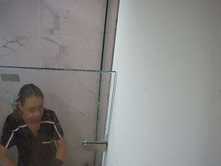 Ten model jest teraz na żywo. voyeurcam-casa-salsa-bathroom-7