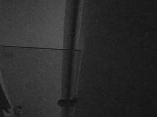 Model ini sedang live sekarang. voyeurcam-casa-salsa-bathroom-7