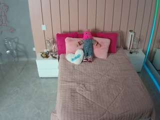 Adult Caht camsoda voyeurcam-casa-salsa-bedroom-1