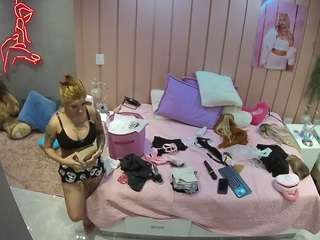 voyeurcam-casa-salsa-bedroom-1