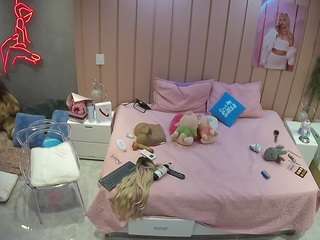 voyeurcam-casa-salsa-bedroom-1