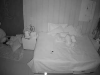 voyeurcam-casa-salsa-bedroom-1