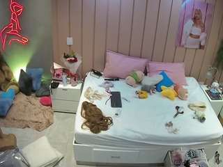 voyeurcam-casa-salsa-bedroom-1