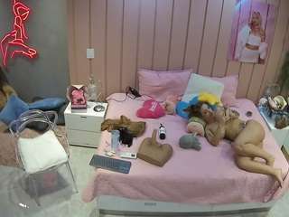 voyeurcam-casa-salsa-bedroom-1