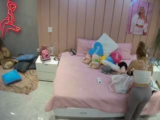 voyeurcam-casa-salsa-bedroom-1