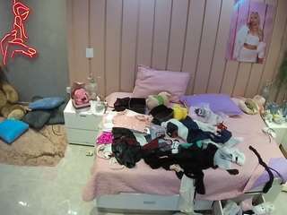 voyeurcam-casa-salsa-bedroom-1