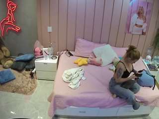 voyeurcam-casa-salsa-bedroom-1