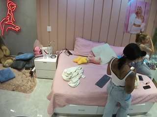 voyeurcam-casa-salsa-bedroom-1