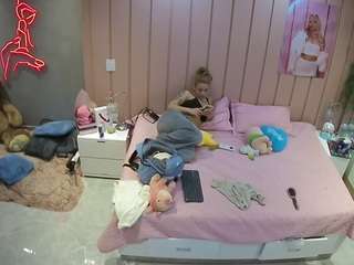 voyeurcam-casa-salsa-bedroom-1
