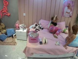voyeurcam-casa-salsa-bedroom-1