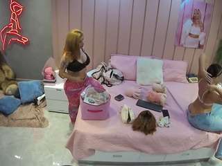 voyeurcam-casa-salsa-bedroom-1