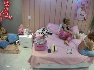 voyeurcam-casa-salsa-bedroom-1