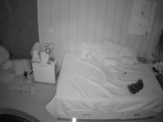 voyeurcam-casa-salsa-bedroom-1