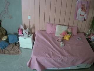 voyeurcam-casa-salsa-bedroom-1 camsoda