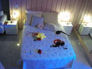 voyeurcam-casa-salsa-bedroom-1