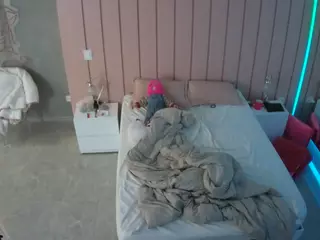 Casa Salsa Bedroom 1's Live Sex Cam Show