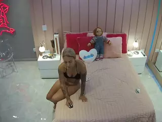 Casa Salsa Bedroom 1's Live Sex Cam Show