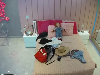 Casa Salsa Bedroom 1's Live Sex Cam Show