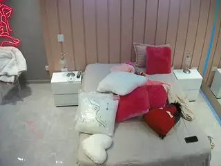 Casa Salsa Bedroom 1's Live Sex Cam Show