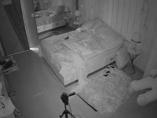 voyeurcam-casa-salsa-bedroom-2