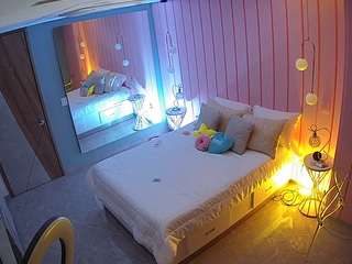 Acest model este live acum. voyeurcam-casa-salsa-bedroom-2