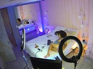 यह मॉडल अभी लाइव है. voyeurcam-casa-salsa-bedroom-2