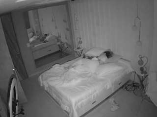 Este modelo está ao vivo agora. voyeurcam-casa-salsa-bedroom-2