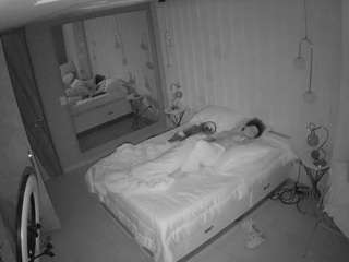 Model ini sedang live sekarang. voyeurcam-casa-salsa-bedroom-2