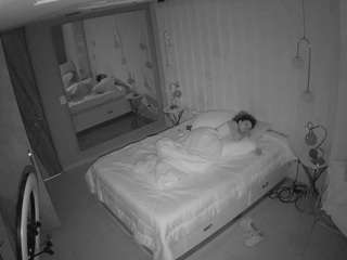 Bu model şu anda canlı. voyeurcam-casa-salsa-bedroom-2
