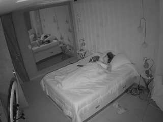 Acest model este live acum. voyeurcam-casa-salsa-bedroom-2