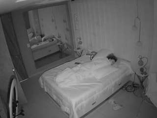 Dieses Model ist jetzt live. voyeurcam-casa-salsa-bedroom-2