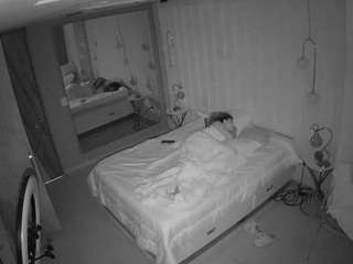 Bu model şu anda canlı. voyeurcam-casa-salsa-bedroom-2