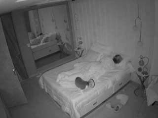 voyeurcam-casa-salsa-bedroom-2