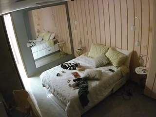 voyeurcam-casa-salsa-bedroom-2