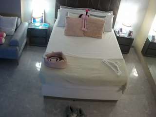 Acest model este live acum. voyeurcam-casa-salsa-bedroom-3