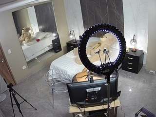 Ce modèle est en direct maintenant. voyeurcam-casa-salsa-bedroom-4