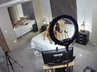 यह मॉडल अभी लाइव है. voyeurcam-casa-salsa-bedroom-4