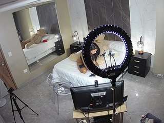 Model ini sedang live sekarang. voyeurcam-casa-salsa-bedroom-4