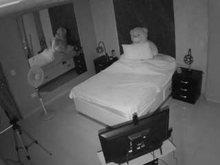 Este modelo está ao vivo agora. voyeurcam-casa-salsa-bedroom-4