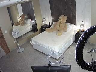 यह मॉडल अभी लाइव है. voyeurcam-casa-salsa-bedroom-4