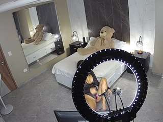 Acest model este live acum. voyeurcam-casa-salsa-bedroom-4