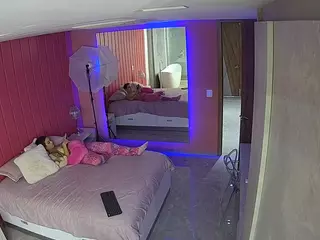 Casa Salsa Bedroom 5's Live Sex Cam Show