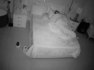 Dieses Model ist jetzt live. voyeurcam-casa-salsa-bedroom-6