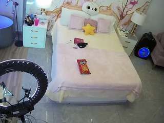 Dieses Model ist jetzt live. voyeurcam-casa-salsa-bedroom-6