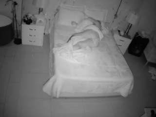 Ця модель зараз онлайн. voyeurcam-casa-salsa-bedroom-6