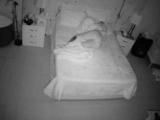 Este modelo está en vivo ahora. voyeurcam-casa-salsa-bedroom-6
