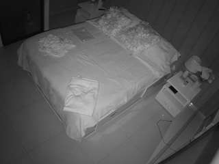 voyeurcam-casa-salsa-bedroom-7
