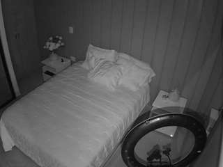 Model ini sedang live sekarang. voyeurcam-casa-salsa-bedroom-7